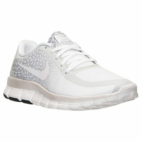 Nike Shoes - Nike Free 5.0 v4